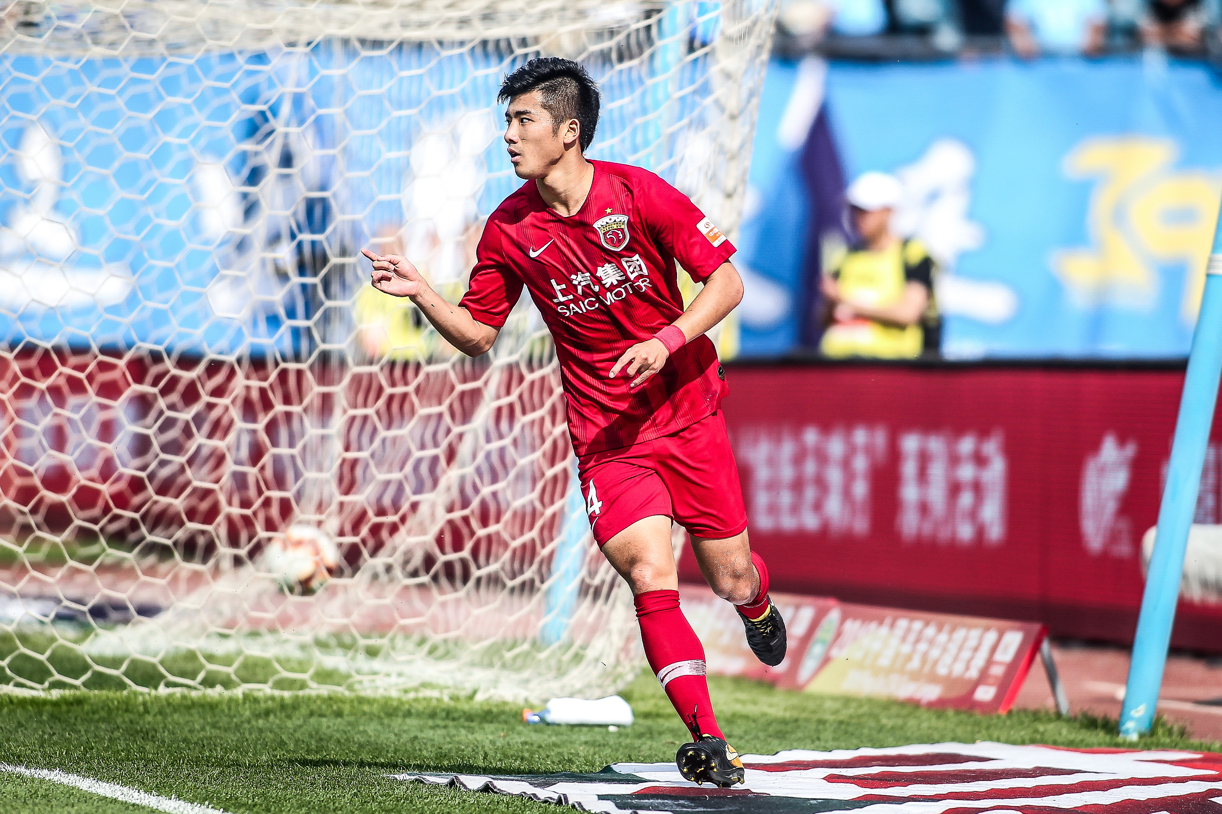 足协杯夺冠次数排名：山东8次居首，国安5次独居次席（足协杯夺冠次数榜：山东8冠领跑，国安5冠独占第二）