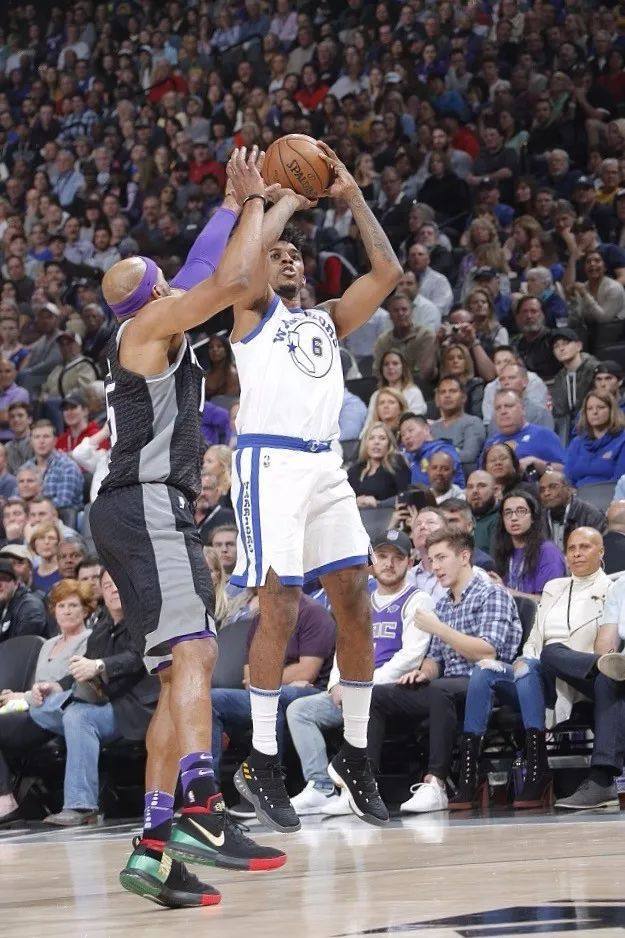 格策再遇弗里克，欧冠对决引回忆（欧冠重逢弗里克，格策往事涌现）