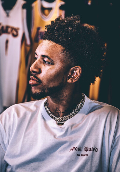 控运持球突破／对抗时机／终结角度（持球突破要点：控运、对抗时机与终结角度）