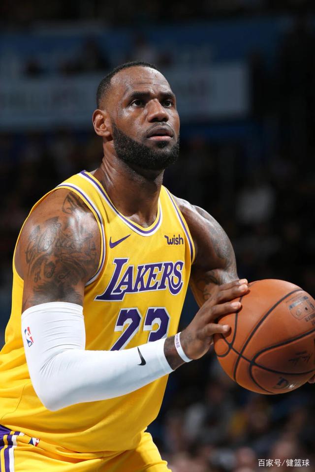 尼克斯骑士决胜6分钟：布伦森唐斯导演17分逆转 米切尔超远绝杀失败！（尼克斯末段6分钟完成17分逆转击败骑士：布伦森联手唐斯发威，米切尔超远绝杀偏出）