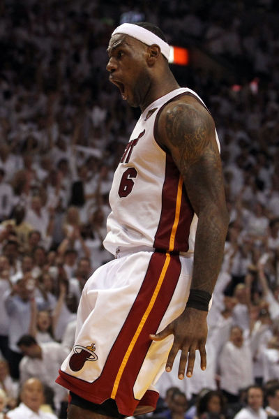 半场：勒沃库森3-0狼堡，蒂尔曼传射，霍夫曼、塔普索巴建功（半场战报：勒沃库森3-0狼堡，蒂尔曼一传一射，霍夫曼、塔普索巴破门）