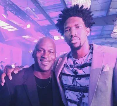 库里：我们都知道库明加的天赋，我们仍相信他能做出重要贡献（库里：库明加的天赋显而易见，我们仍坚信他能作出关键贡献）