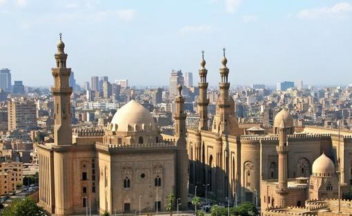 记者：不止巴黎和巴萨有意穆尼奥斯，曼城和切尔西也在关注他（记者：除巴黎与巴萨外，曼城、切尔西亦在关注穆尼奥斯）