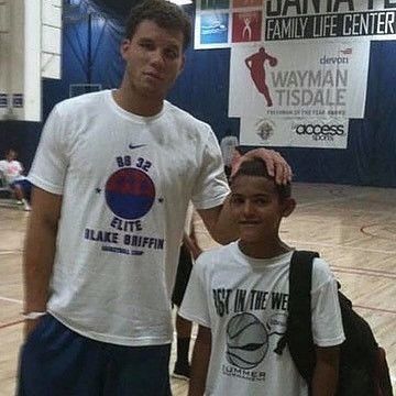 皇马曼联拜仁等豪门争夺里尔18岁中场布阿迪，转会费6000万欧（皇马、曼联、拜仁等欧洲豪门竞逐里尔18岁中场新星布阿迪，标价6000万欧元）